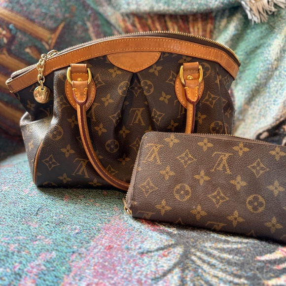 Authentic Louis Vuitton Bag and purse NEW PRICE - Picture 2 of 7